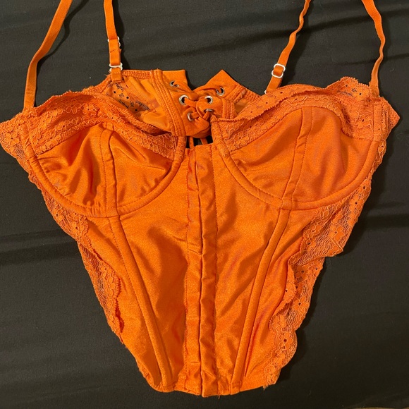 Size small corset - Picture 2 of 5